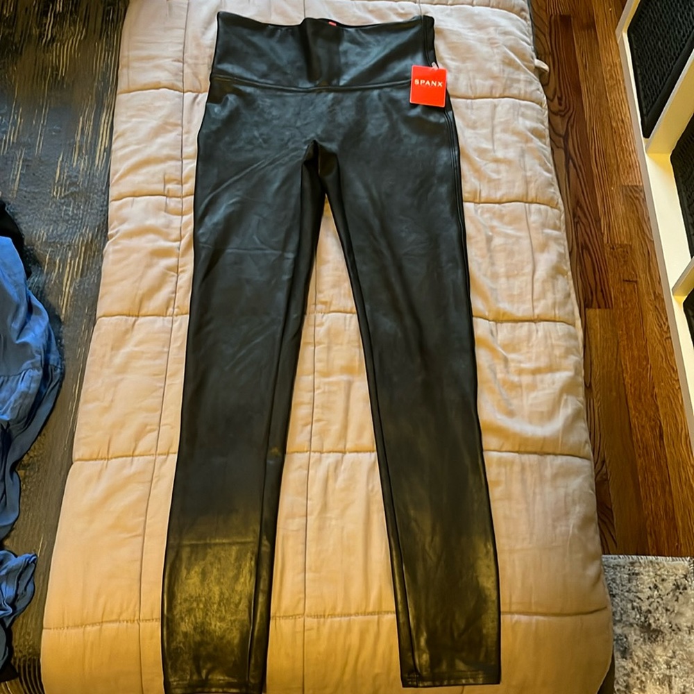 NWT Spanx Women’s Leggings - stretch faux leather - size Small - Petite